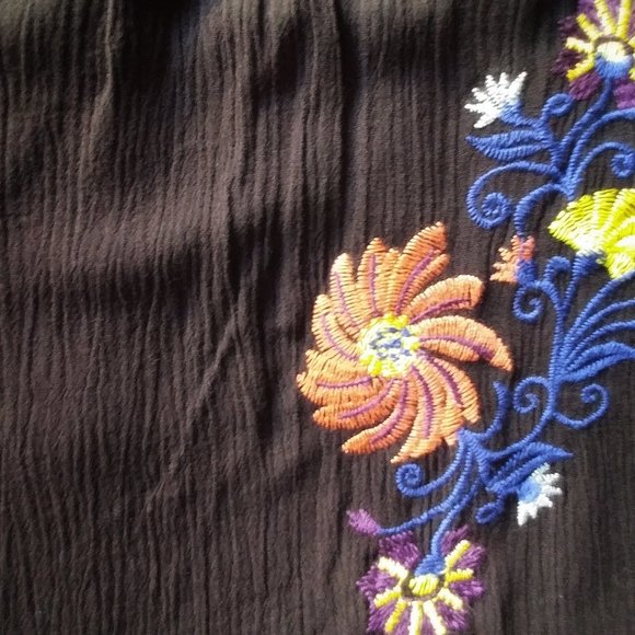 NWT Xhilaration Embroidered Floral Romper - Picture 3 of 6